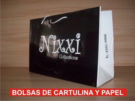 Bolsa de Cartulina blanca pleno negro, plastificado super brillante, cordón largo